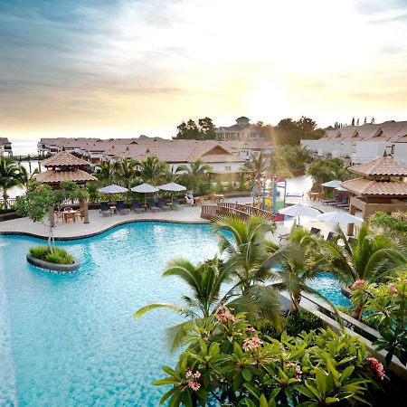 Grand Lexis Port Dickson Ξενοδοχείο Εξωτερικό φωτογραφία The pool at the Hard Rock Hotel