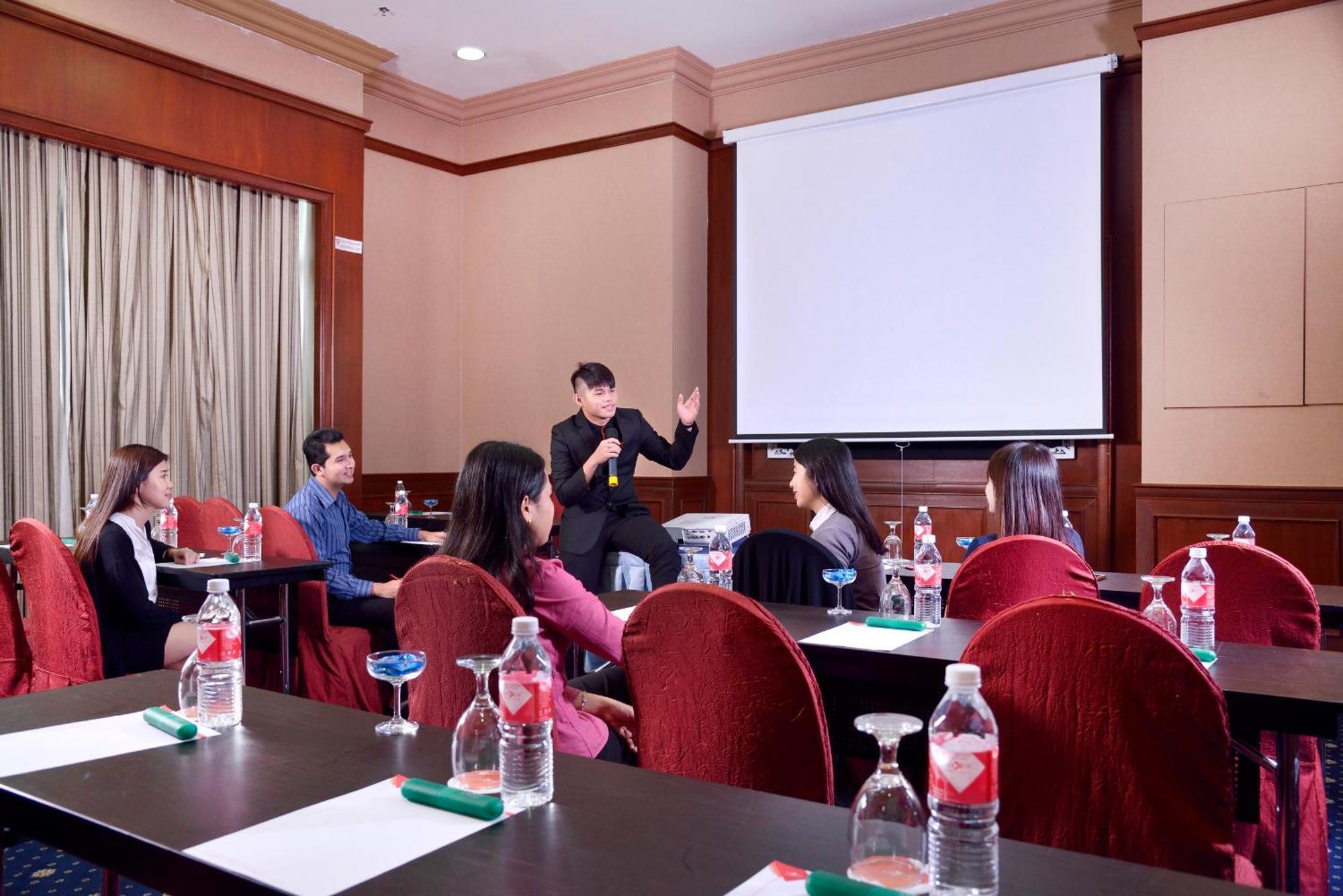 Grand Lexis Port Dickson Ξενοδοχείο Εξωτερικό φωτογραφία A meeting in progress