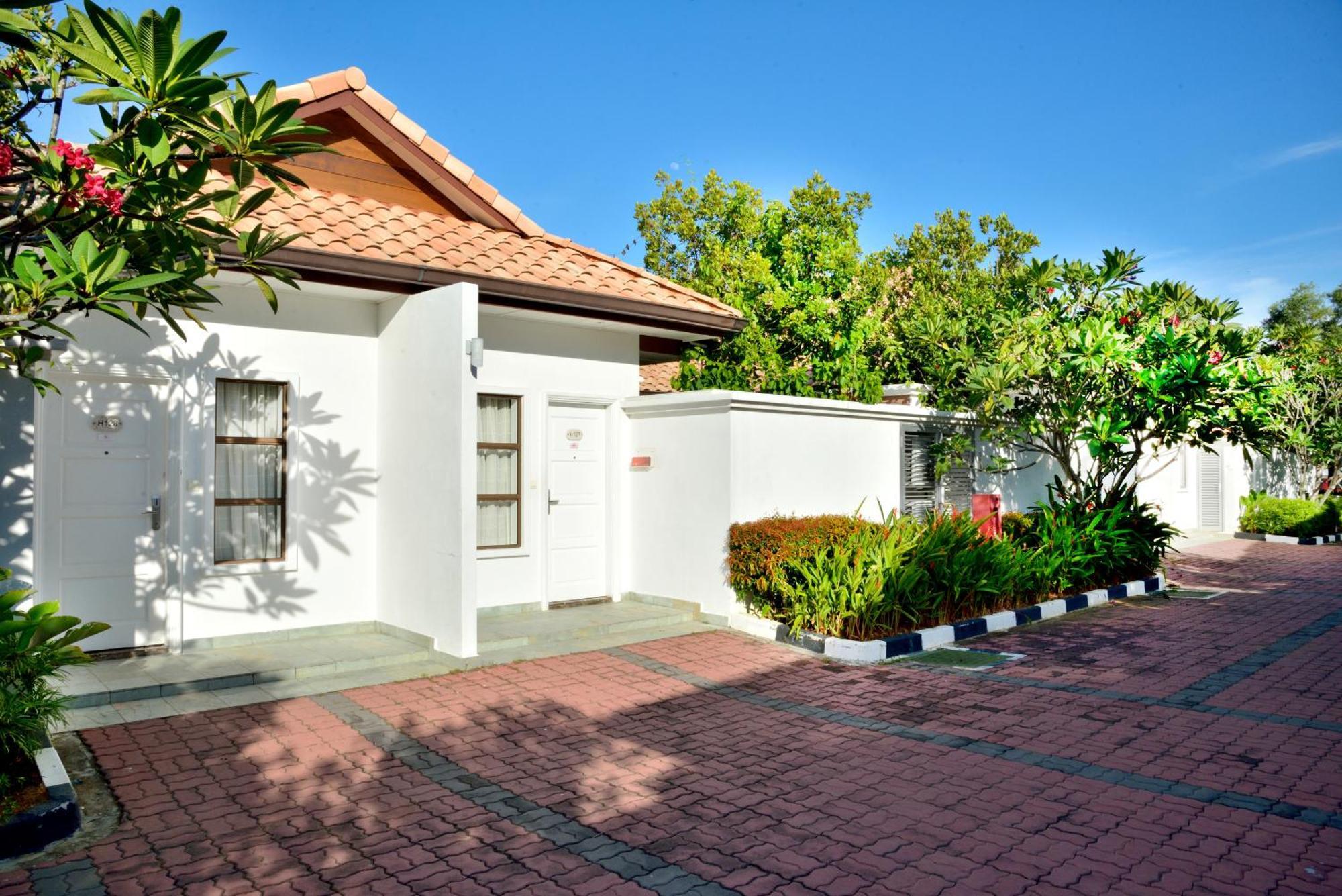 Grand Lexis Port Dickson Ξενοδοχείο Εξωτερικό φωτογραφία A typical house in the village