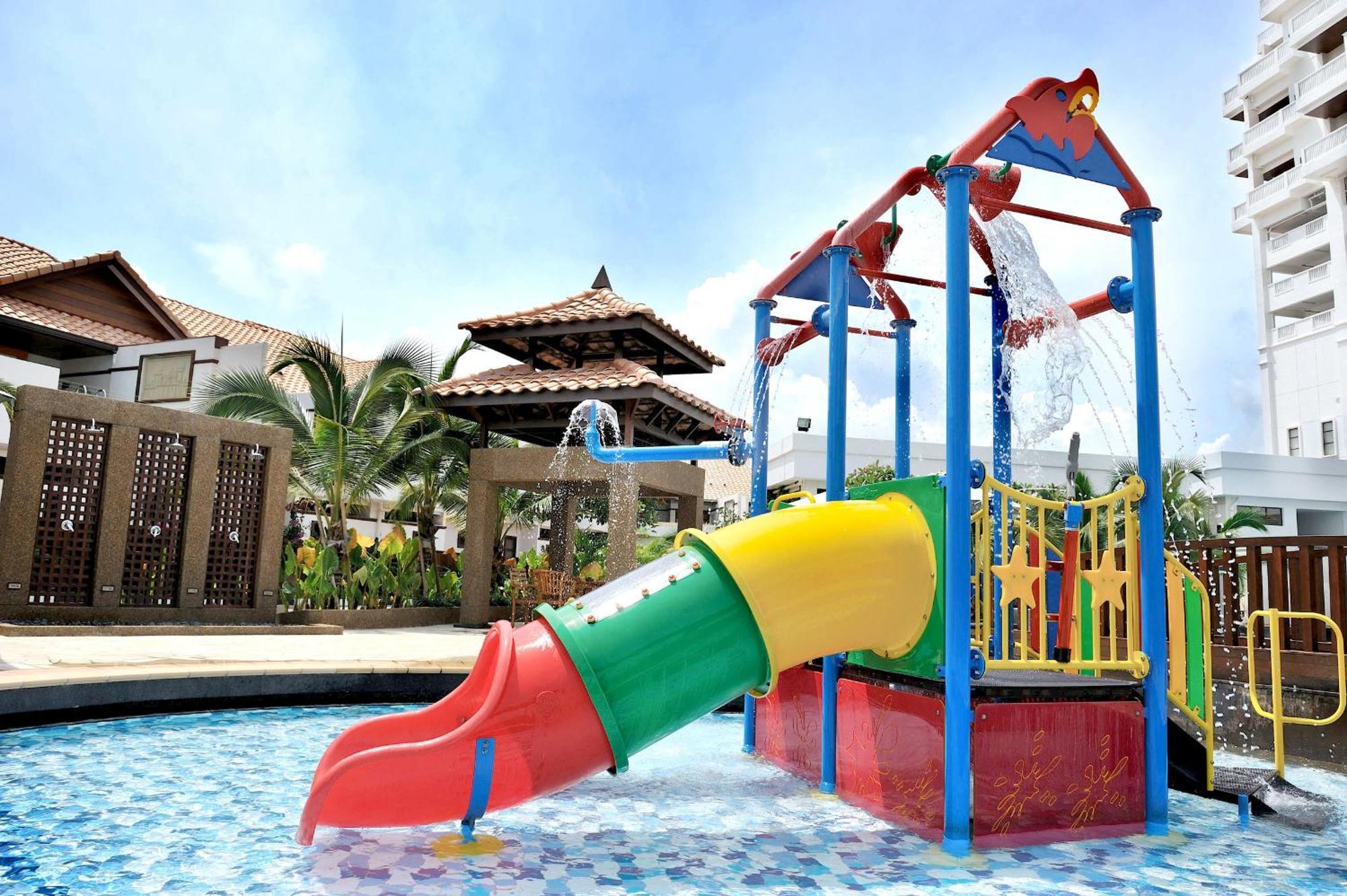 Grand Lexis Port Dickson Ξενοδοχείο Εξωτερικό φωτογραφία A water slide