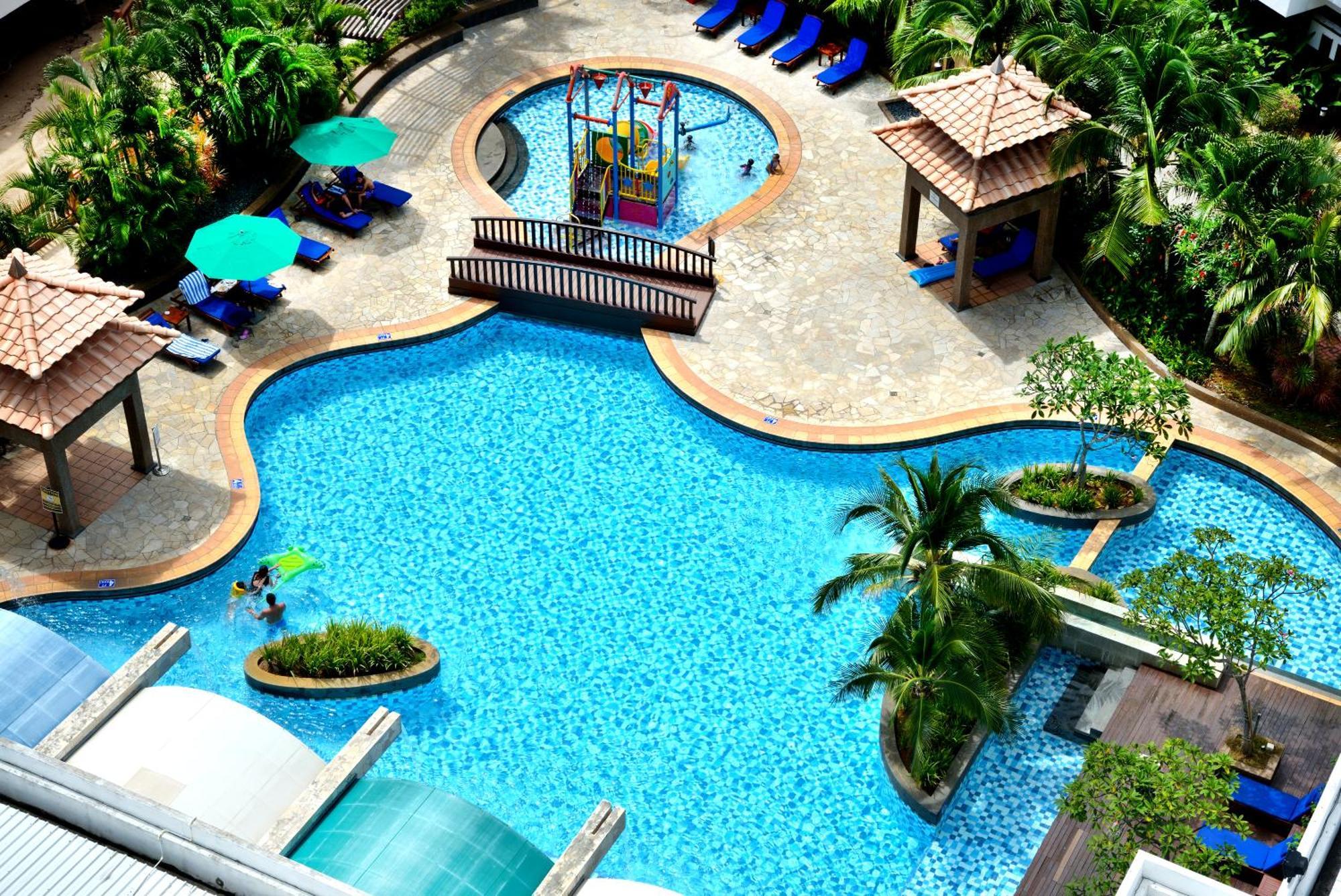 Grand Lexis Port Dickson Ξενοδοχείο Εξωτερικό φωτογραφία The swimming pool at the Royal Thai Police Club