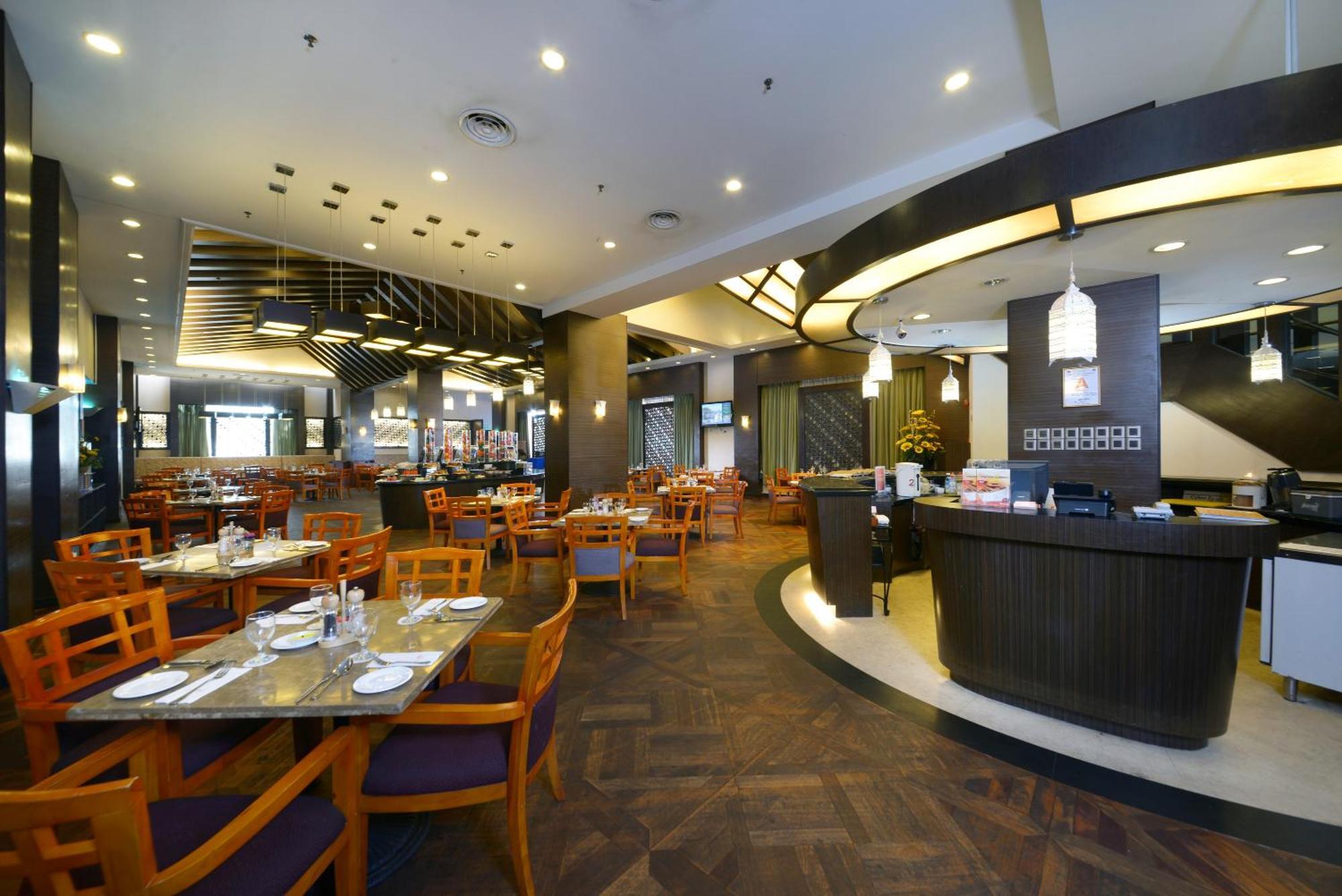 Grand Lexis Port Dickson Ξενοδοχείο Εξωτερικό φωτογραφία The interior of the restaurant