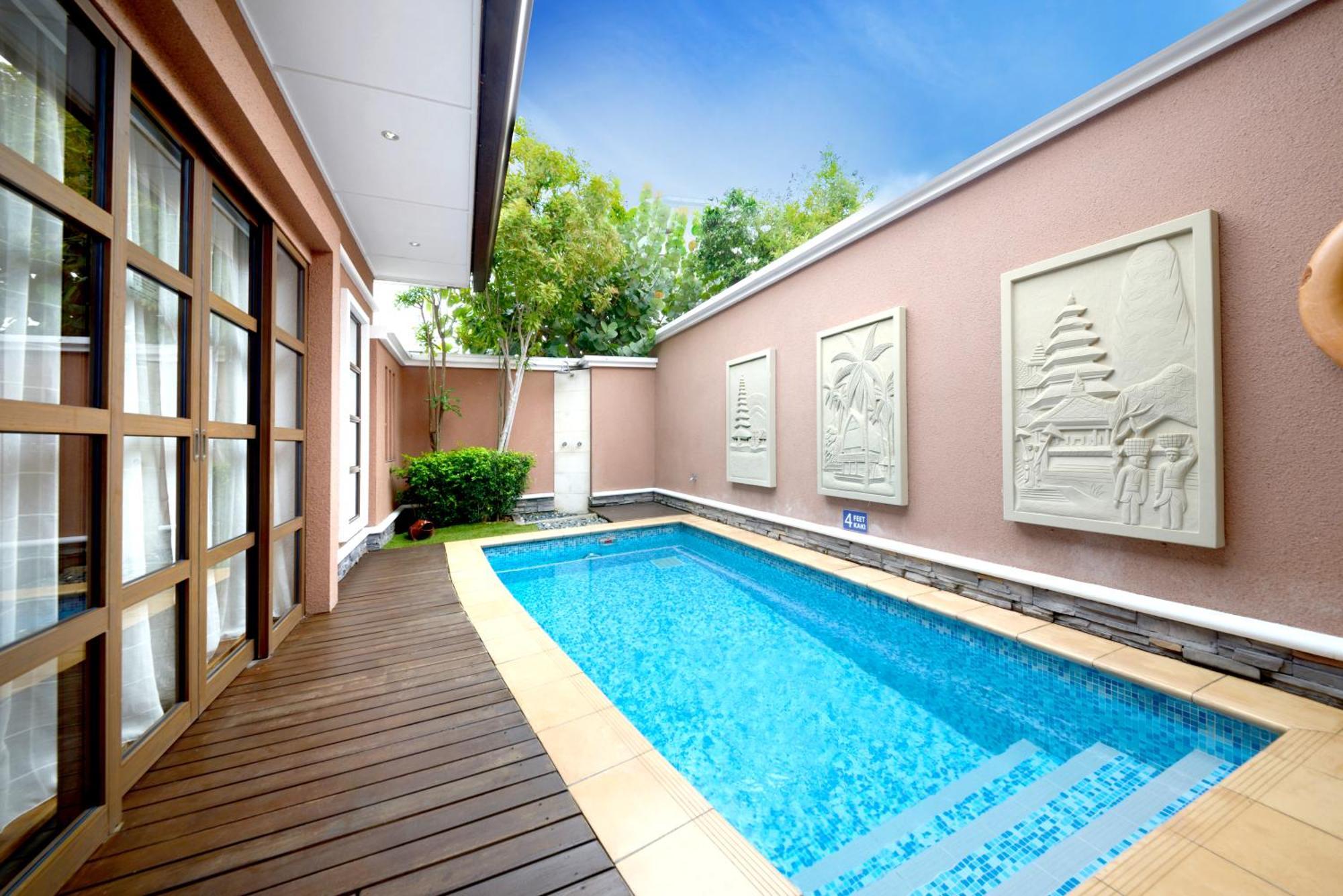 Grand Lexis Port Dickson Ξενοδοχείο Εξωτερικό φωτογραφία A private pool at a hotel