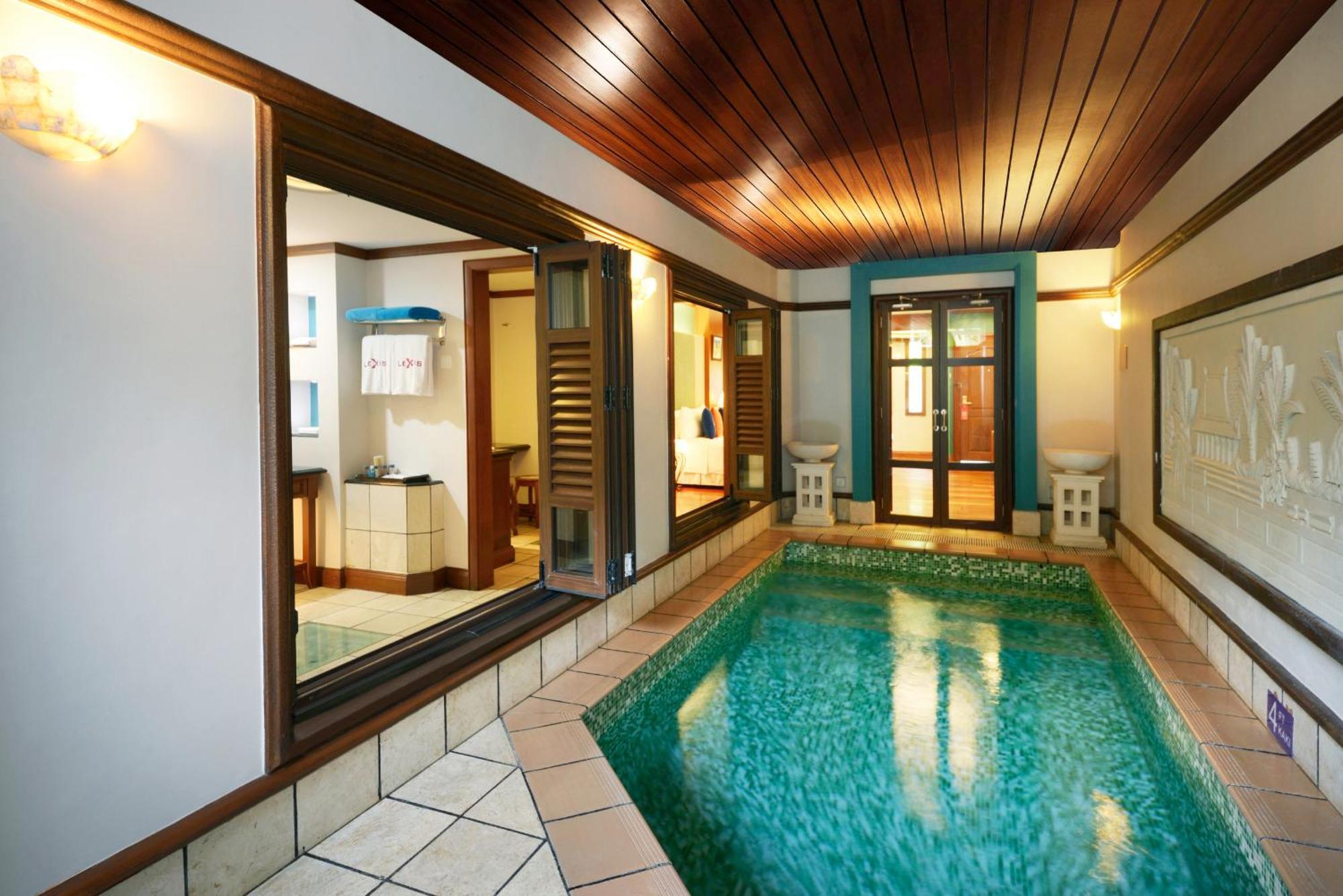 Grand Lexis Port Dickson Ξενοδοχείο Εξωτερικό φωτογραφία A private pool at a hotel