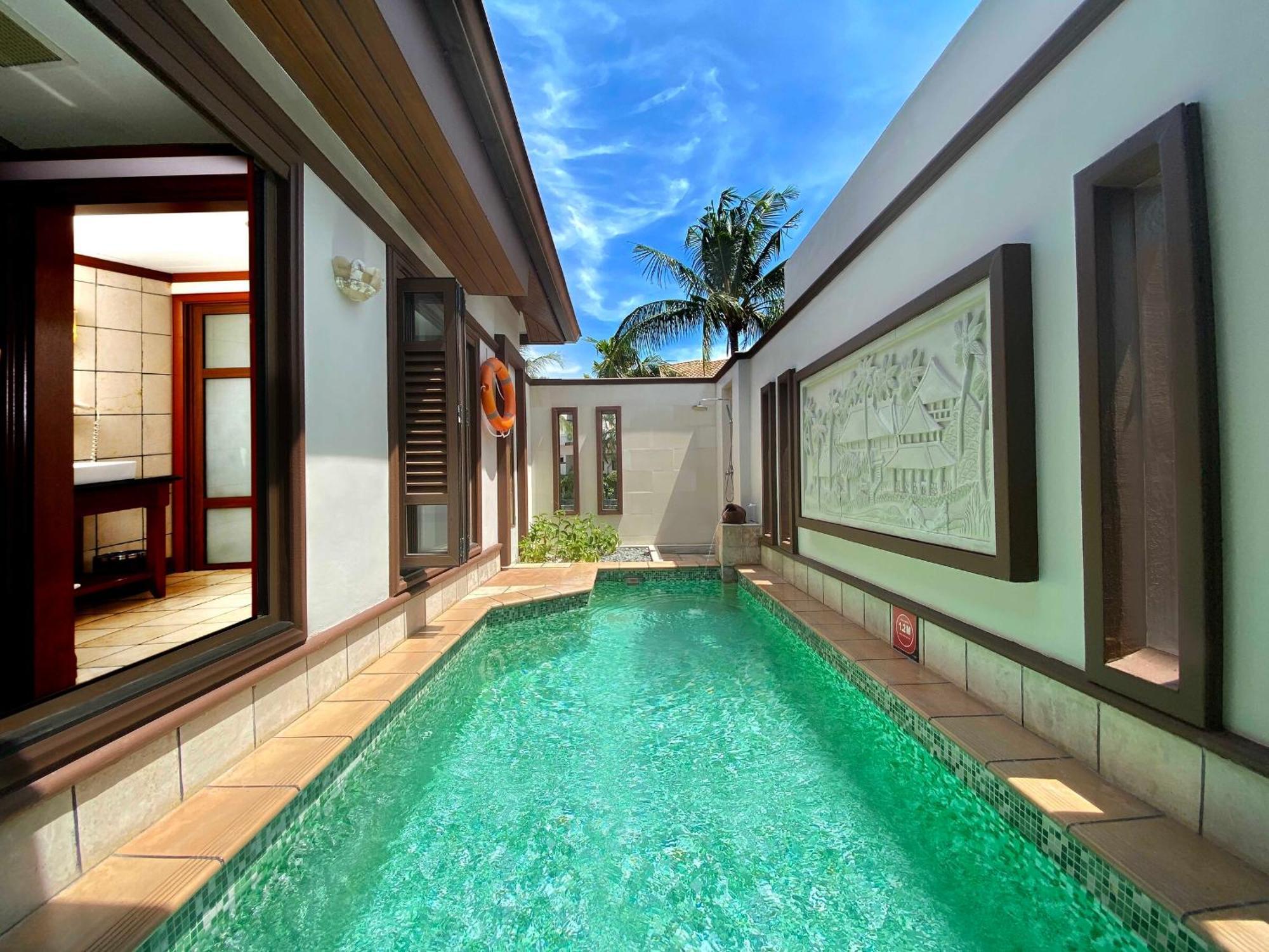 Grand Lexis Port Dickson Ξενοδοχείο Εξωτερικό φωτογραφία A pool villa at the resort
